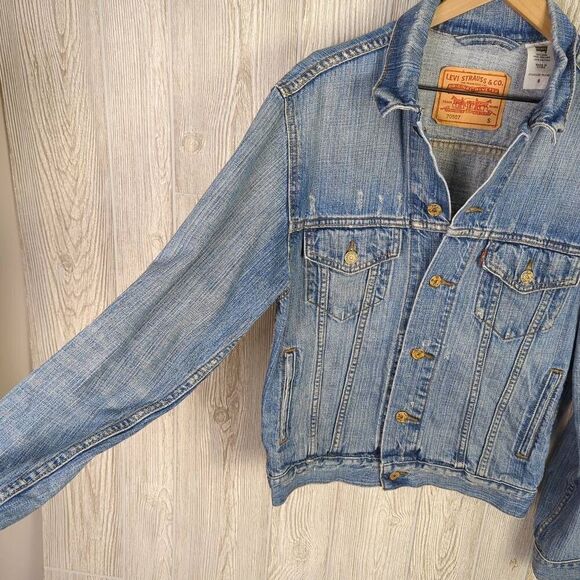 Levi’s Women’s Small Blue Denim Distressed Button Down Jacket Trucker Western - Picture 3 of 7